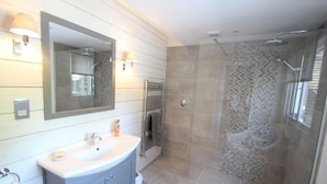 Superior Double Room, Non Smoking, Ensuite | Bathroom - The Gables B&B (Henley-on-Thames)