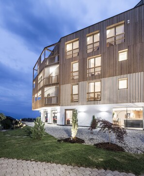 Façade de l’hébergement - soirée/nuit