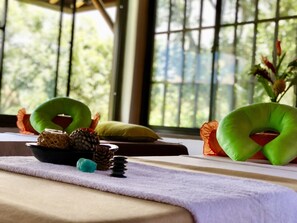 Behandlingsrum för par, bastu, ångbastu och massage med varma stenar