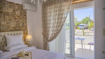 Schreibtisch, Verdunkelungsvorhänge, schallisolierte Zimmer