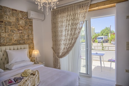 Desk, blackout drapes, soundproofing, iron/ironing board. G&K Stone Suites