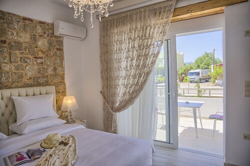 G&K Stone Suites