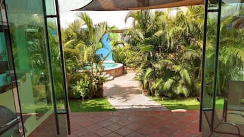 Smart TV de 32 pulgadas con canales vía satélite, televisión y Netflix