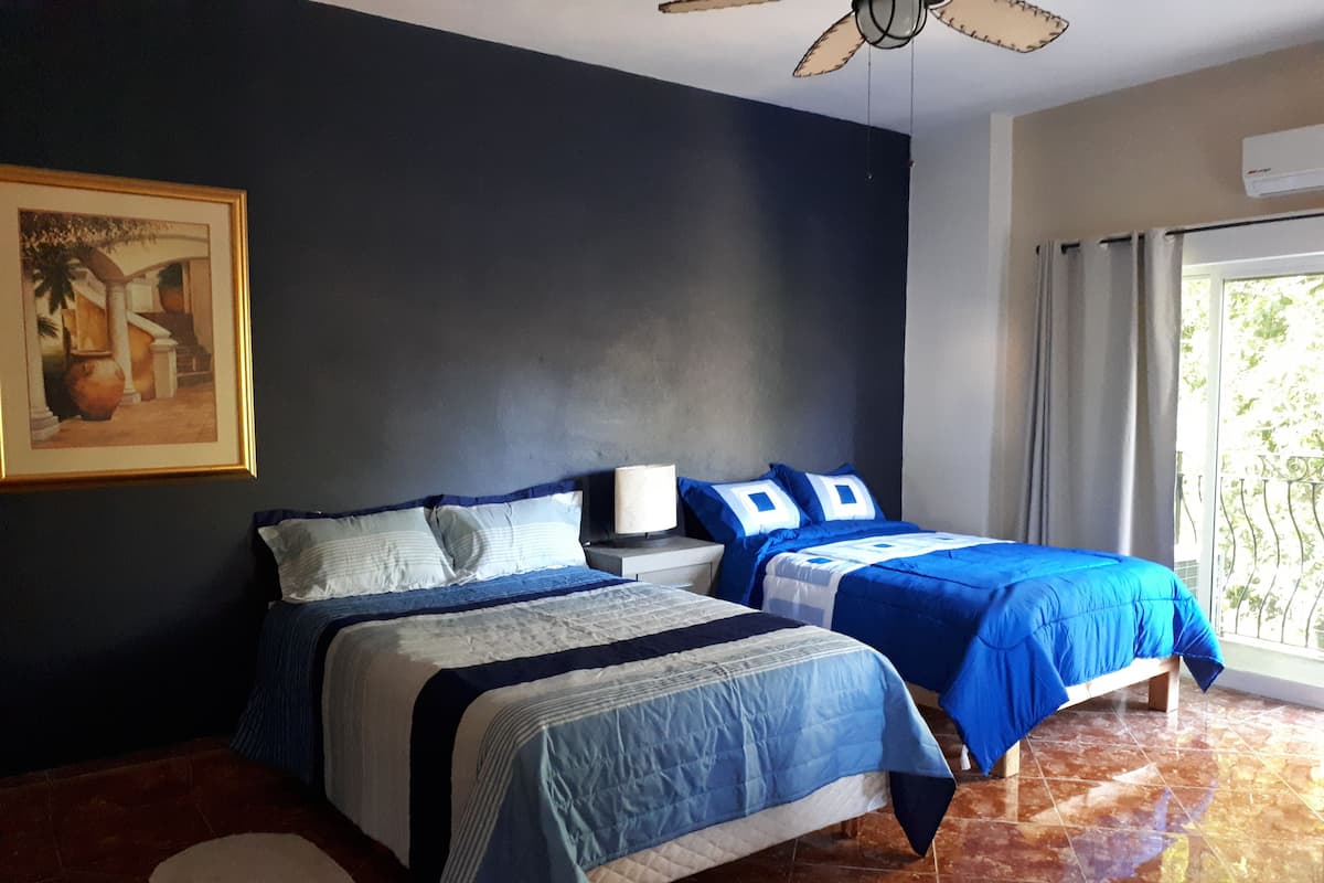 Family Quadruple Room | Desk, soundproofing, free WiFi, individually decorated