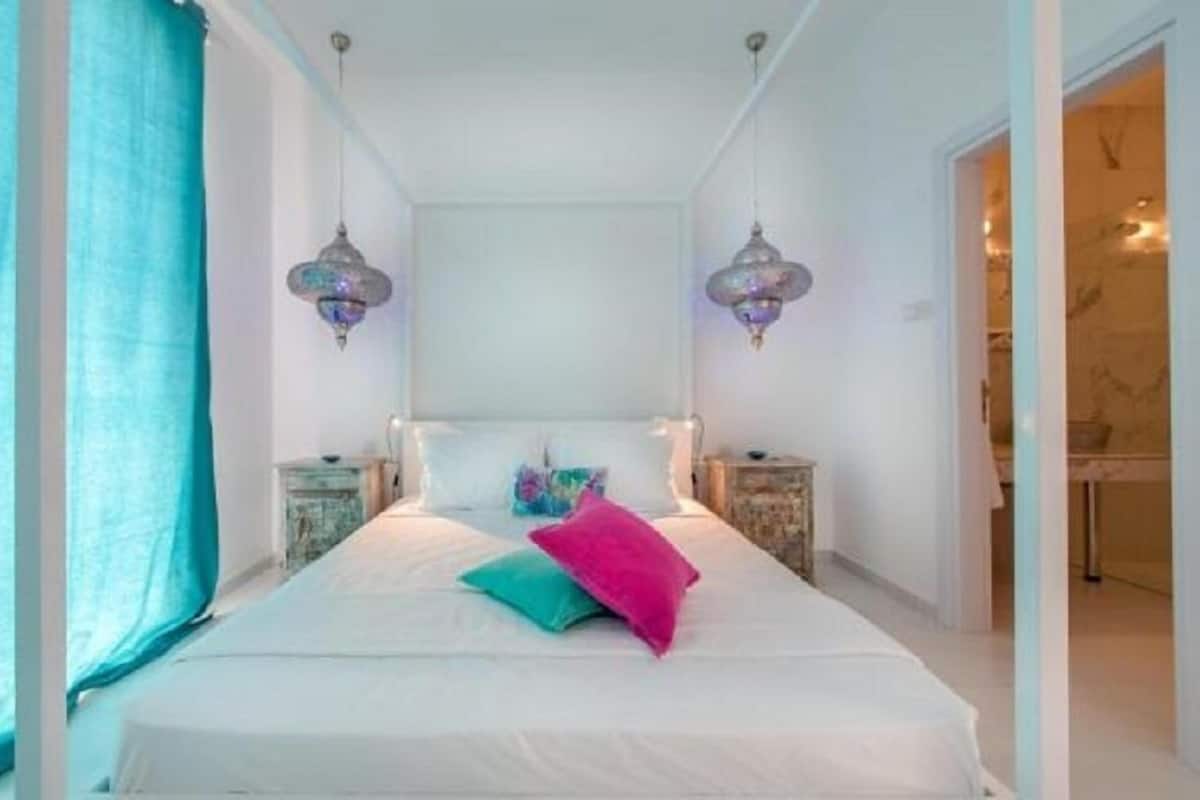 Free minibar items, rollaway beds, free WiFi, bed sheets