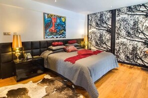 Deluxe House, Non Smoking (Rock Star House) | Free minibar items, rollaway beds, free WiFi, bed sheets