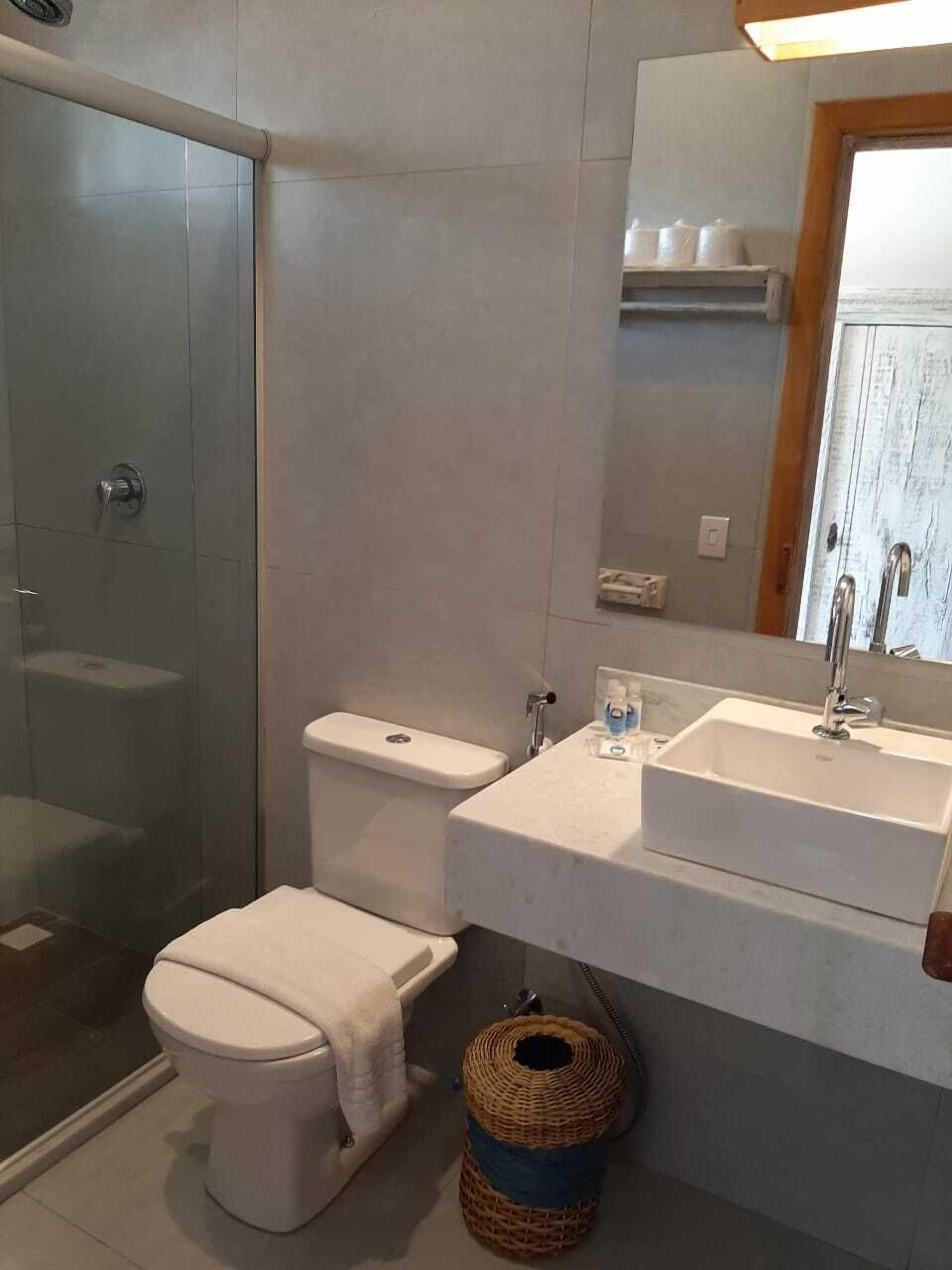 suite, ocean view | bathroom | shower, free toiletries, hair dryer, towels