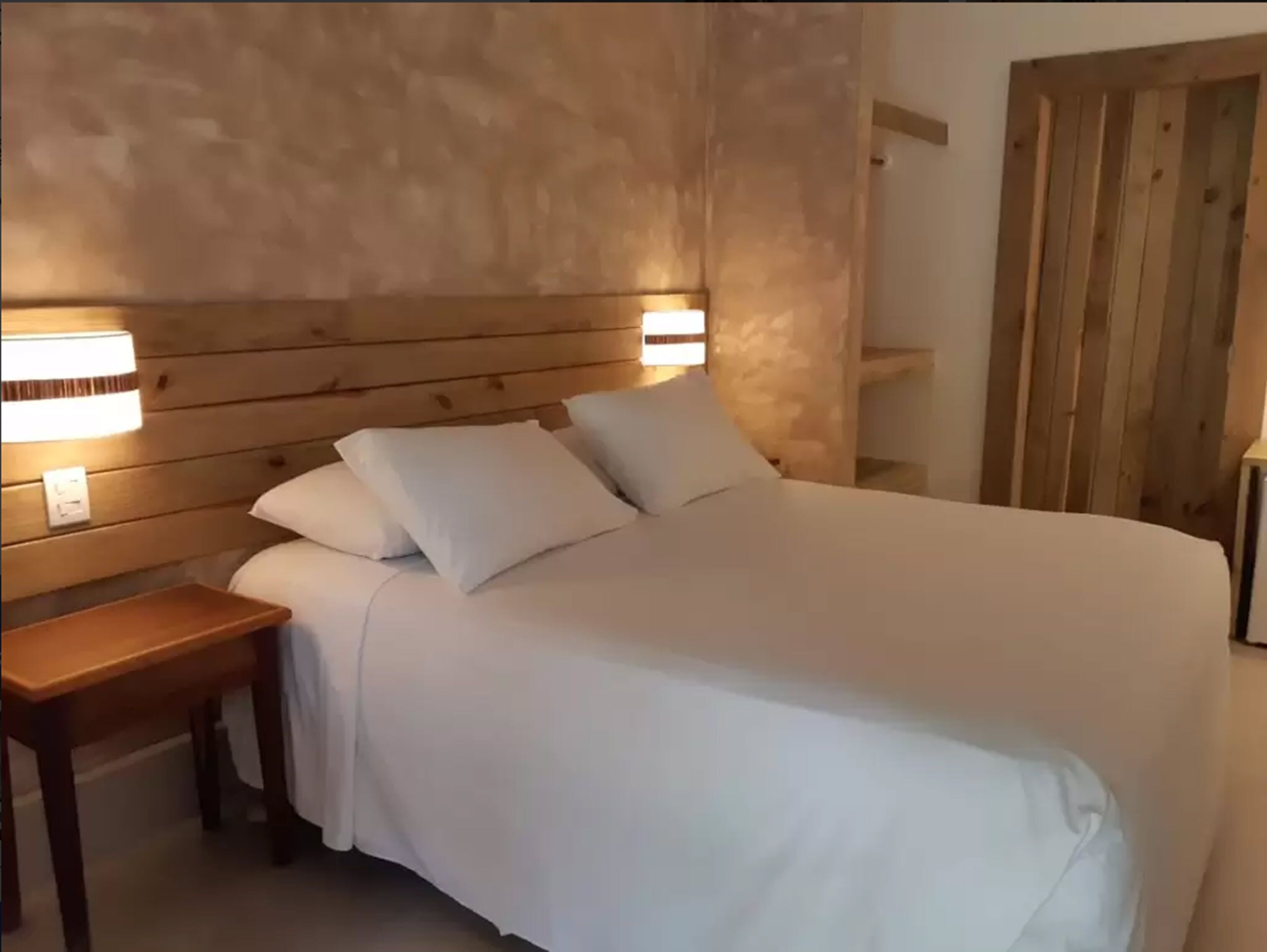 minibar, in-room safe, free wifi, bed sheets