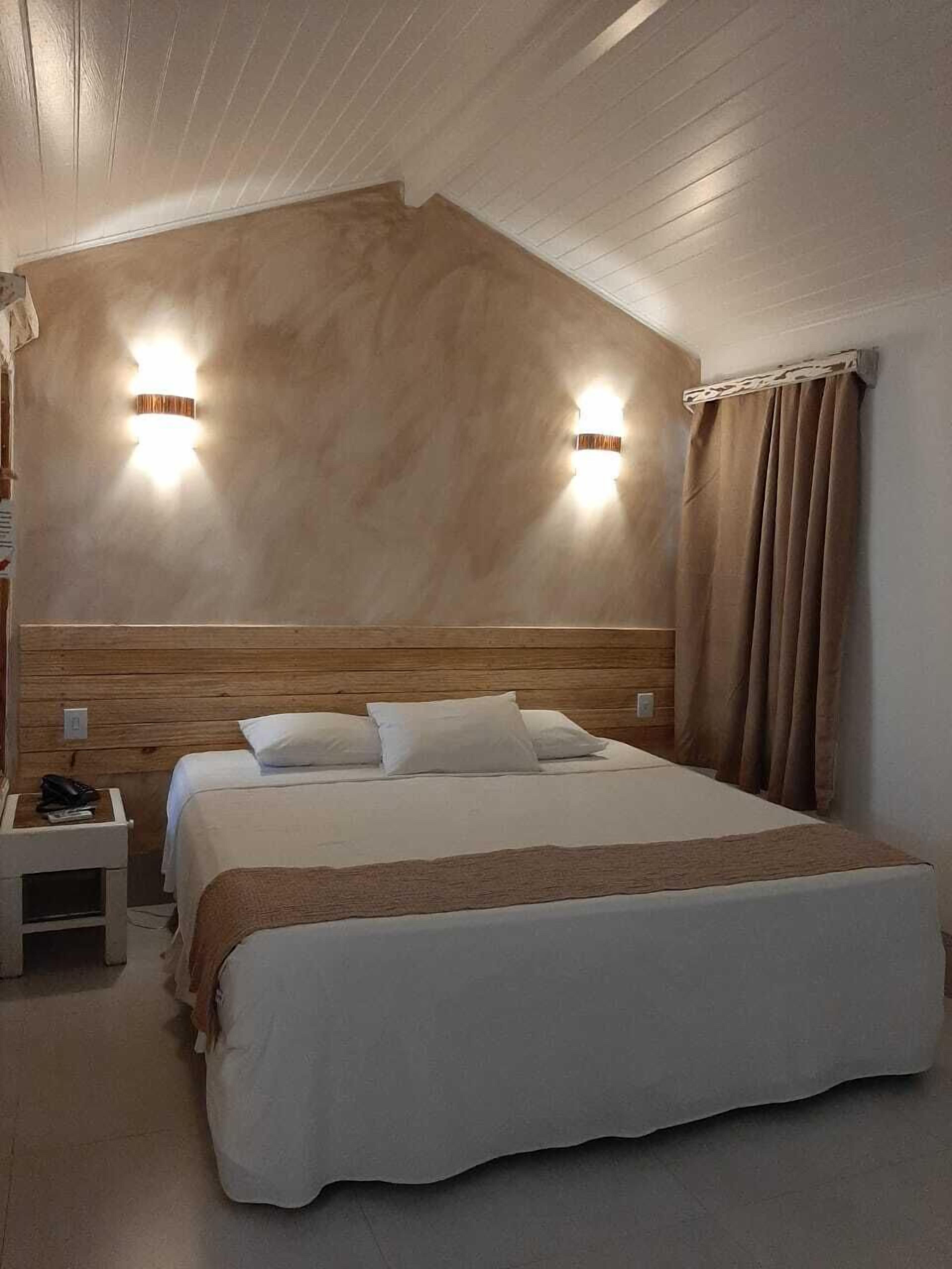 standard room, multiple beds, non smoking | minibar, in-room safe, free wifi, bed sheets