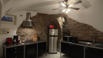 Apartment, 1 Bedroom | Private kitchen | Full-sized fridge, microwave, oven, stovetop