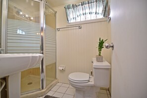 Apartment, 2 Bedrooms, Non Smoking | Bathroom | Shower, hair dryer, towels, shampoo - Historic Apt in Heart of Christiansted (Christiansted)