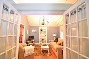 2 bedrooms, blackout curtains, iron/ironing board, free rollaway beds - Historic Apt in Heart of Christiansted (Christiansted)