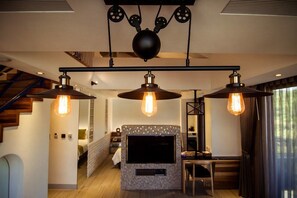 Habitación cuádruple, mezzanine | Ropa de cama de alta calidad, edredón, escritorio y insonorización