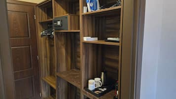 Basic Double Room | WiFi (free), bed sheets
