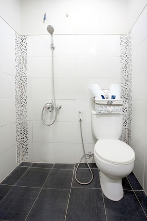 Deluxe Room | Bathroom | Bidet