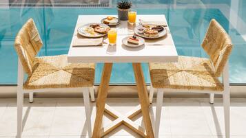 Desayuno de cocina local (EUR 10 por persona)