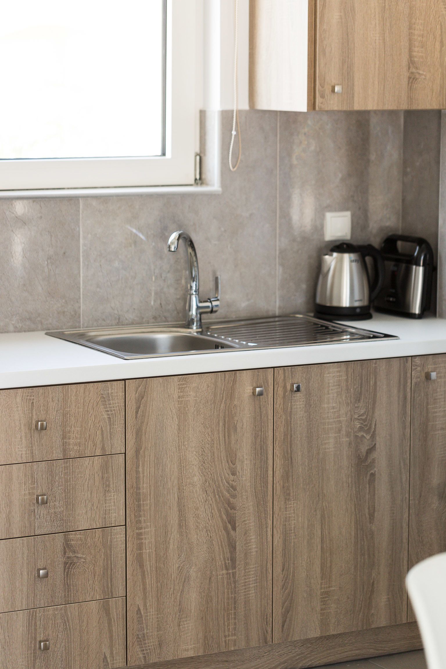 junior suite, pool view | private kitchen | fridge, oven, stovetop, coffee/tea maker