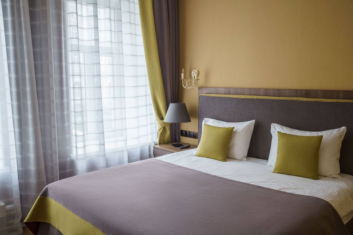 럭셔리 스위트 | 1 개의 침실, 저자극성 침구, 책상, 노트북 작업 공간