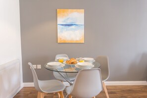 Suite (Randolph) | In-room dining