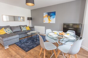 Suite (Randolph) | Wohnbereich | Flachbildfernseher