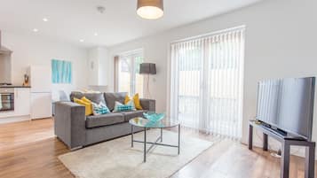 Suite (Churchill) | Living area | Flat-screen TV