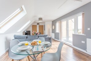 Suite (Lewis) | In-room dining - Rana Court (Oxford)