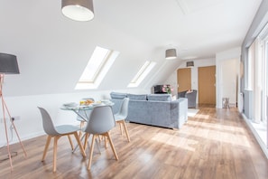 Suite (Lewis) | Living area