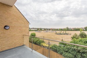 Suite (Lewis) | Balcony - Rana Court (Oxford)