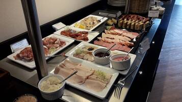 Daily buffet breakfast (PLN 69 per person)