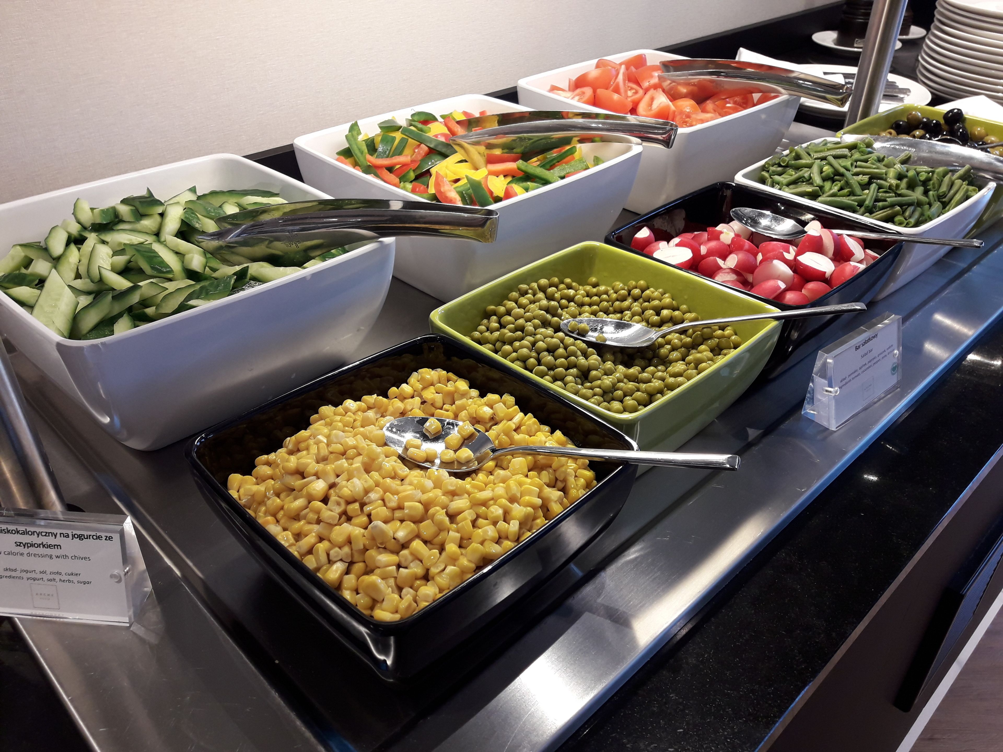 daily buffet breakfast (pln 69 per person)