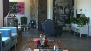 Lobby sitting area - Hotel Rural El Sosiego (Villamiel)