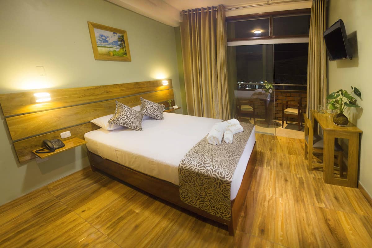 double room, 1 queen bed, private bathroom | in-room safe, desk, blackout curtains, iron/ironing board