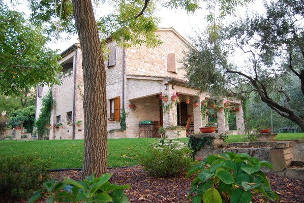 Exterior - Bed & Breakfast La Casa Delle Rondini (Staffolo)