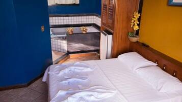 Suite Super Luxo | Frigobar, escrivaninha, cortinas blackout, Wi-Fi de cortesia