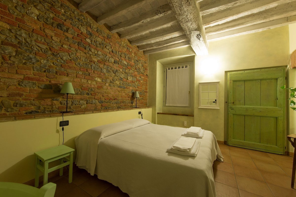 Double Room | Desk, iron/ironing board, cots/infant beds, rollaway beds