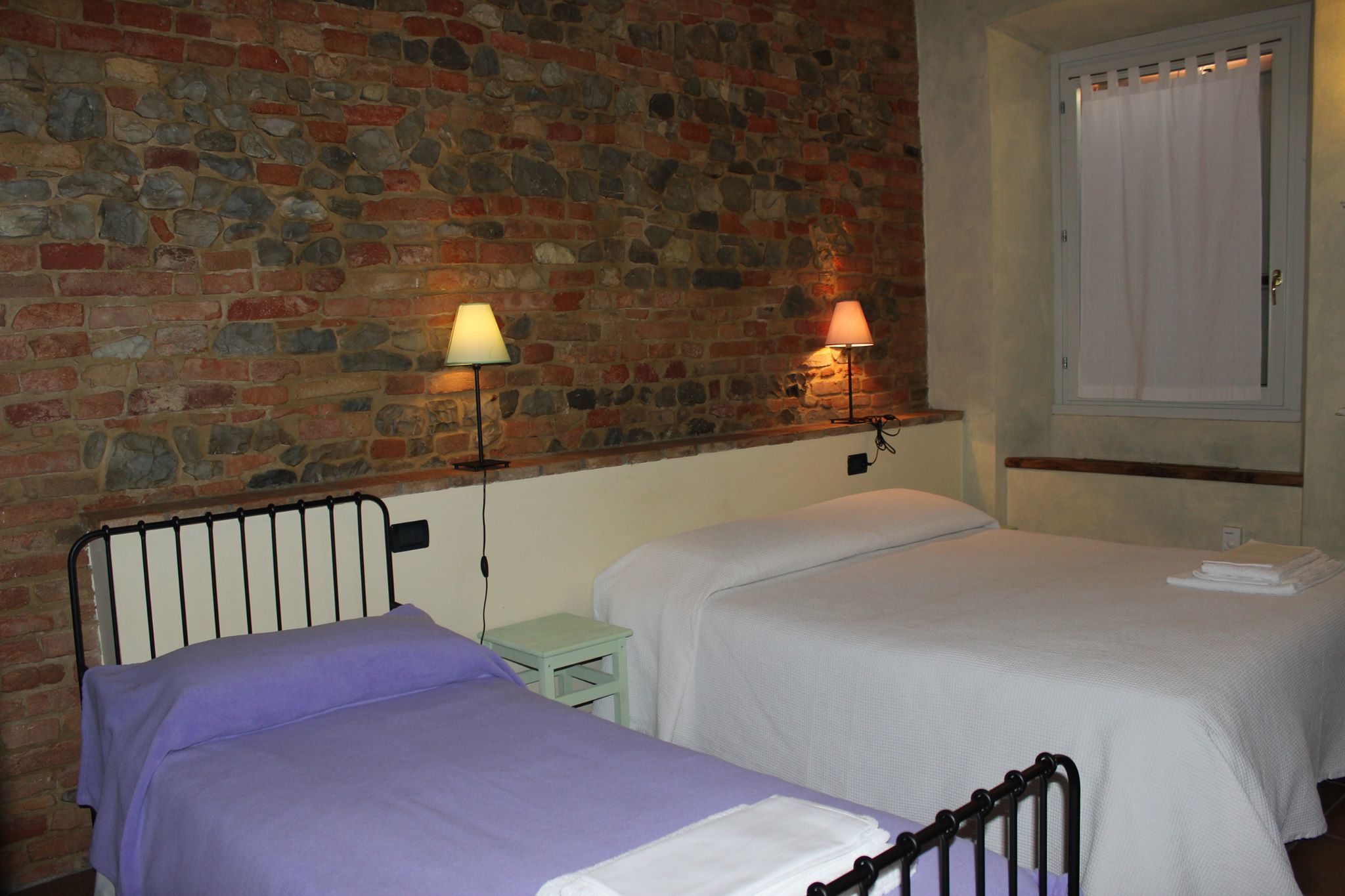 مكتب ومكواة/لوح كي وأسرّة أطفال/رضّع وأسرّة قابلة للطي