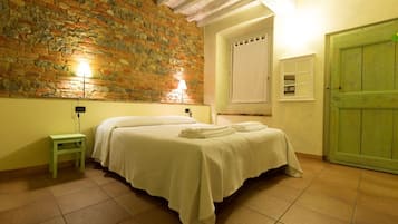 Quarto casal | Escrivaninha, ferros/tábuas de passar roupa, berços (sobretaxa)