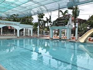 3 piscinas al aire libre