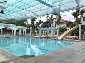 3 piscinas al aire libre