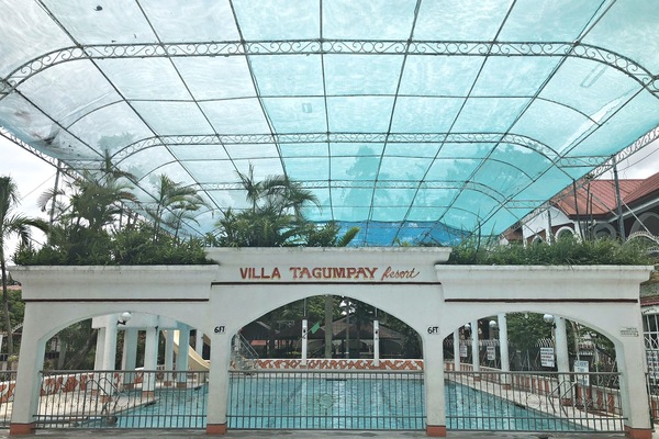 3 outdoor pools