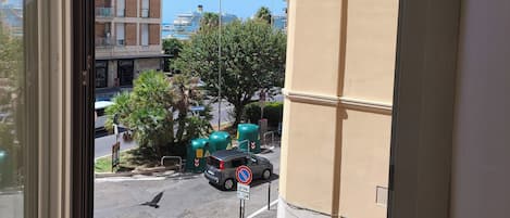 Tweepersoonskamer | Lakens van Egyptisch katoen, donzen dekbedden, een bureau, gratis wifi