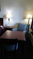 Standard Room, 1 King Bed, Non Smoking | Desk, blackout drapes, soundproofing, iron/ironing board