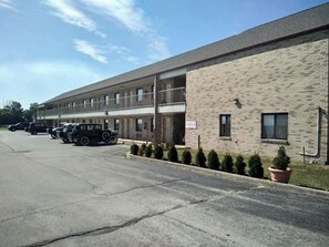 Front of property - Hoosier Inn (Portland)