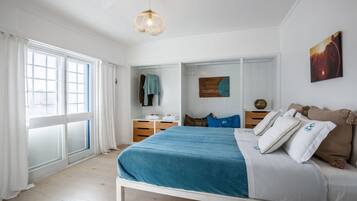 Suite Basic, bagno privato, vista città | Una scrivania, tende oscuranti, Wi-Fi gratuito, lenzuola