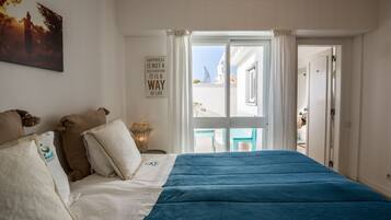 Suíte básica, banheiro privativo, de frente para o mar | Escrivaninha, cortinas blackout, Wi-Fi de cortesia, roupa de cama