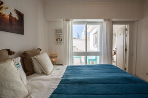 Escritorio, cortinas blackout, wifi gratis y ropa de cama 