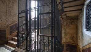 Interior - Italianway - Lombardia 96 (Milan)