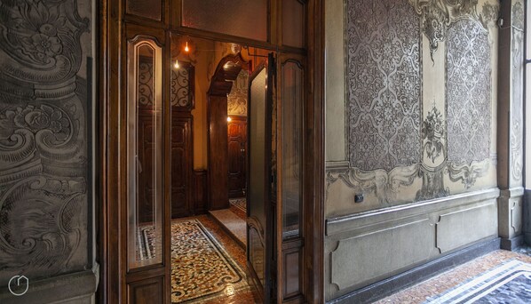 Interior - Italianway - Lombardia 96 (Milan)