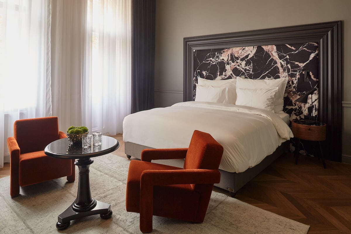 Superior suite, 1 kingsize bed, balkon | Luxe beddengoed, pillowtop-bedden, een minibar, een kluis op de kamer