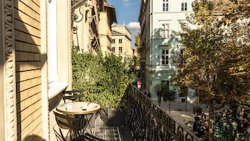 Superior Suite, 1 King Bed, Balcony | City view